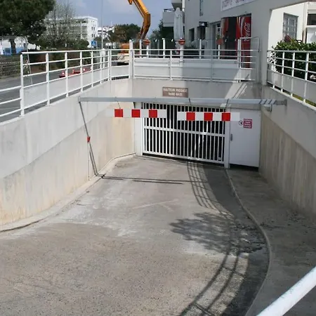 + Piscine+ Parking Prive. Quartier Minimes *