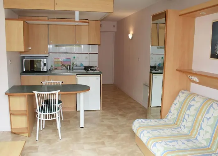 + Piscine+ Parking Prive. Quartier Minimes アパート ラ・ロシェル