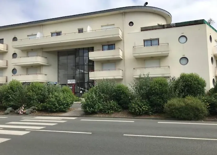 + Piscine+ Parking Prive. Quartier Minimes アパート *